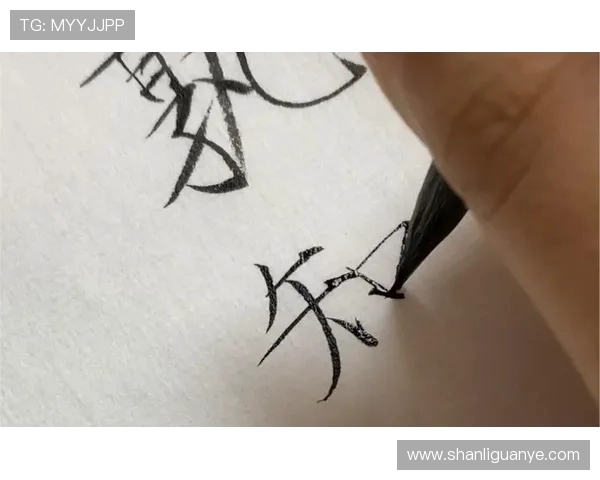 涓タ鍚嶅帹宸呭嘲瀵瑰喅锛佽倝楗间簤闇歌禌寮曠垎鑸屽皷涓婄殑鐜悆涔嬫梾